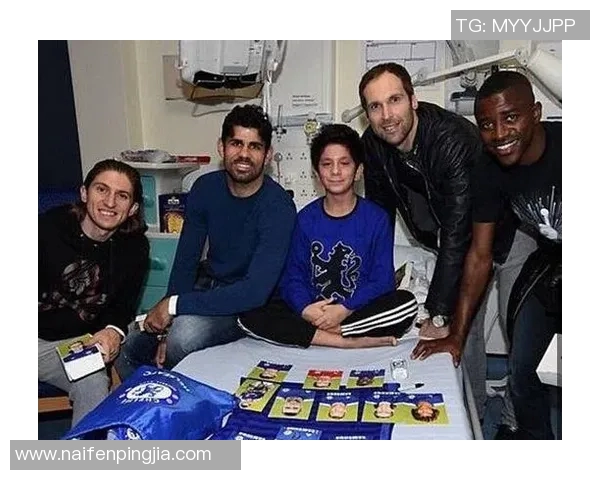 退役足球明星携家人温馨合影展现幸福生活与亲情时刻